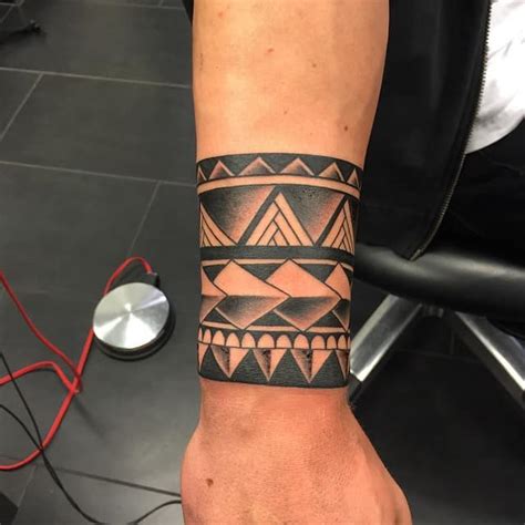 130 Amazing Armband Tattoo Designs