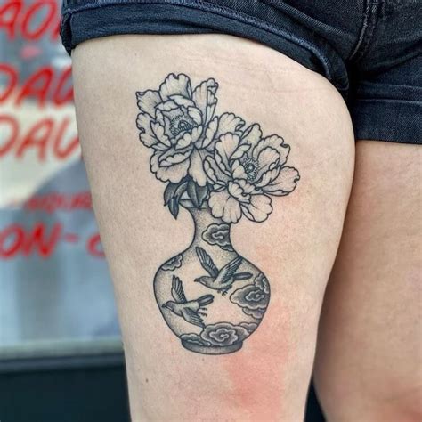 15 Linework Tattoo Ideas For Women Mom S Got The Stuff