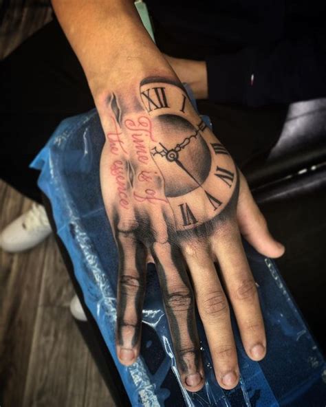 15 Popular Clock Tattoos For Hand