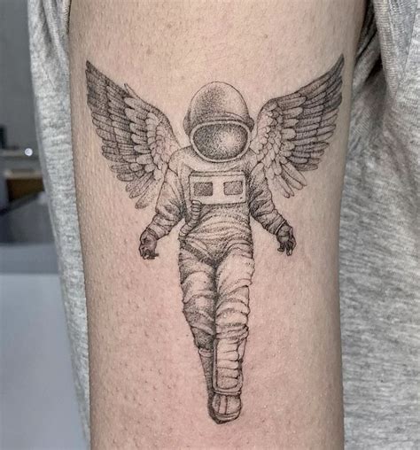 16 Extraterrestrial Space Tattoo Ideas That Will Give You A Cosmos Of