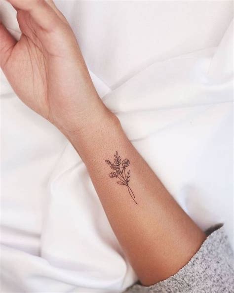 17 Beautiful Wrist Tattoos For Women Female Wrist Tattoos Ideas