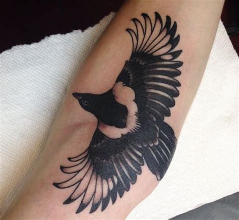 20 Helpful Magpie Tattoos And The Meanings Nexttattoos