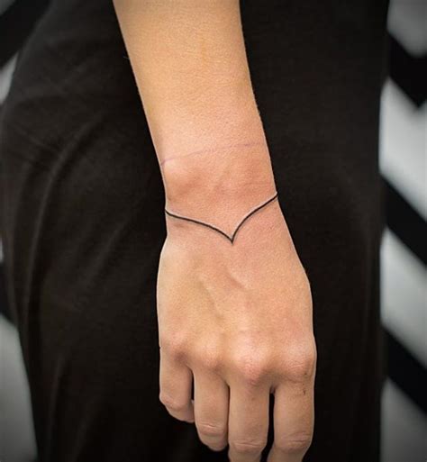 20 Trendy Minimalist Tattoos