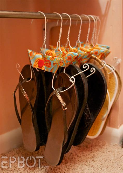 22 Ingenious Diy Projects Featuring Repurposed Hangers Diy Clothes