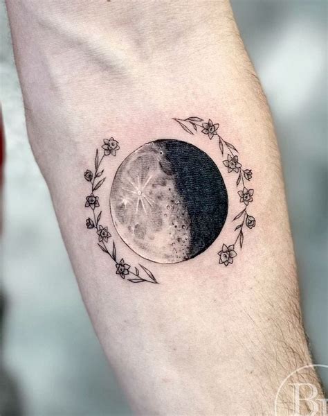 28 Inspiring Moon Tattoo Ideas For Men Women In 2024