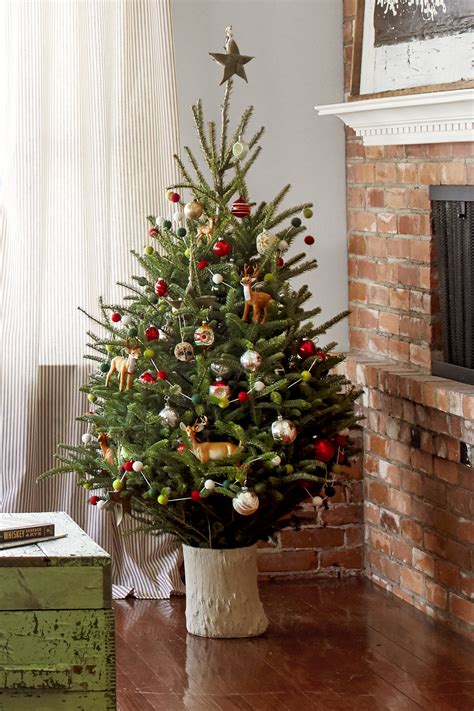 29 Small Christmas Tree Ideas For A Charming Holiday Display