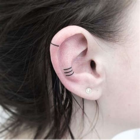 30 Ideas De Tatuajes Minimalistas Para Las Orejas