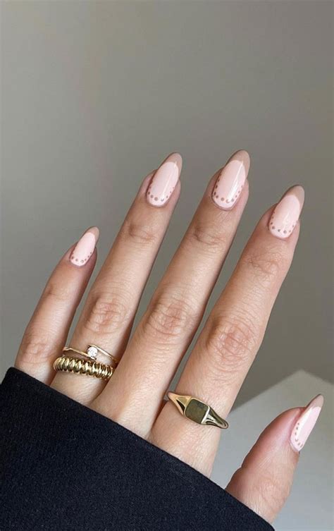 30 March Nail Ideas The Gray Details Neutral Daily Outfit Guide