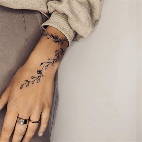 30 Unique Hand Tattoos For Girls With Their Meaning Artofit