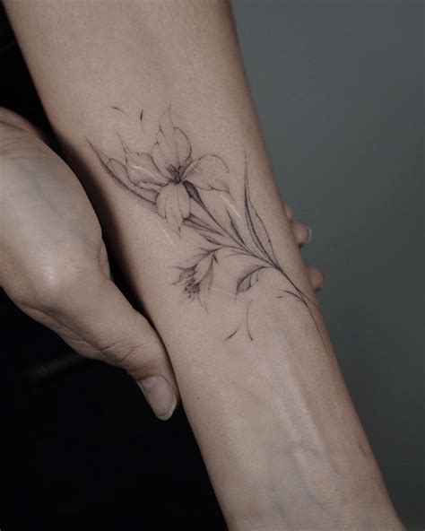 33 Stunning Flower Tattoos That Radiate Beauty And Softness