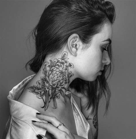 35 Pretty Neck Tattoos For Women To Be Cool Mycozylive Com Neck