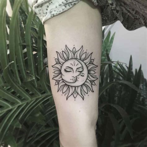 37 Inspirational Moon Tattoo Designs With Images Tatuaje Sol Y Luna