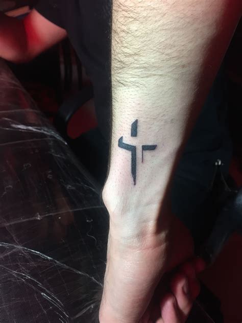 20 Unique 3D Cross Tattoo Designs