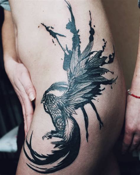 45 Beautiful Hip Tattoo Design Ideas For Women