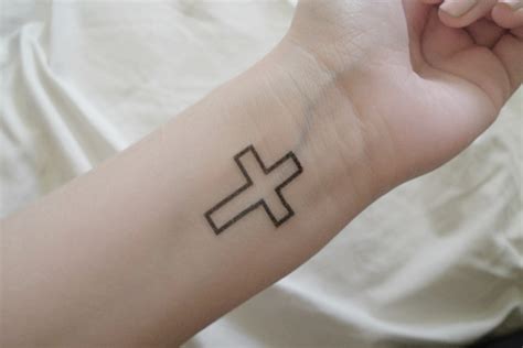 47 Stylish Cross Tattoos For Wrists Hd Tattoo Design Ideas