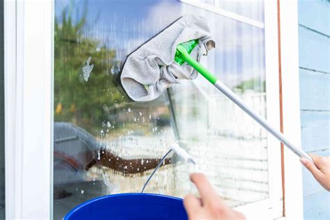 5 Ways To Clean Outside Windows Before Winter