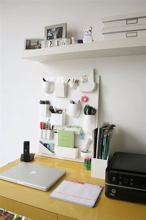 5 Ways To Organize A Desk Without Drawers Apartment Therapy