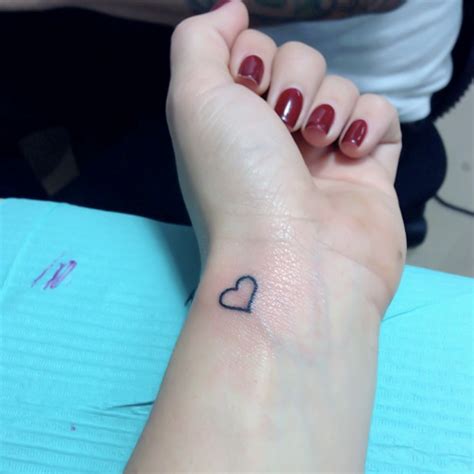 60 Hearts Tattoos For Wrists