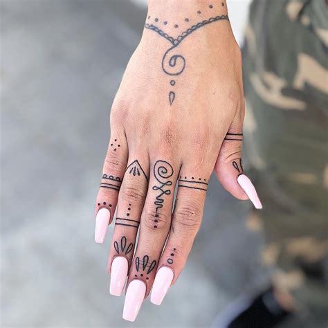 60 Pretty Hand Tattoos For Women With Meaning Cool Tat Ideas 2022