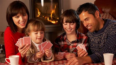 7 Card Games To Play With Your Kids People Playing Cards Hd Wallpaper