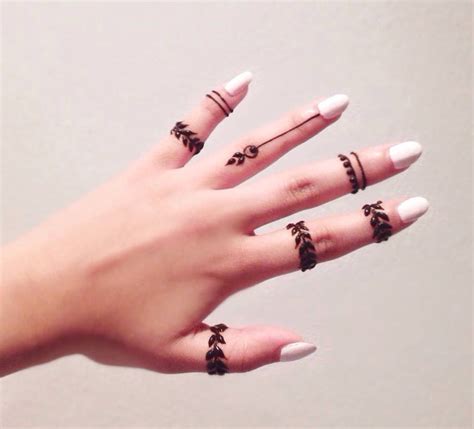 72 Impressive Henna Tattoo Designs For Fingers