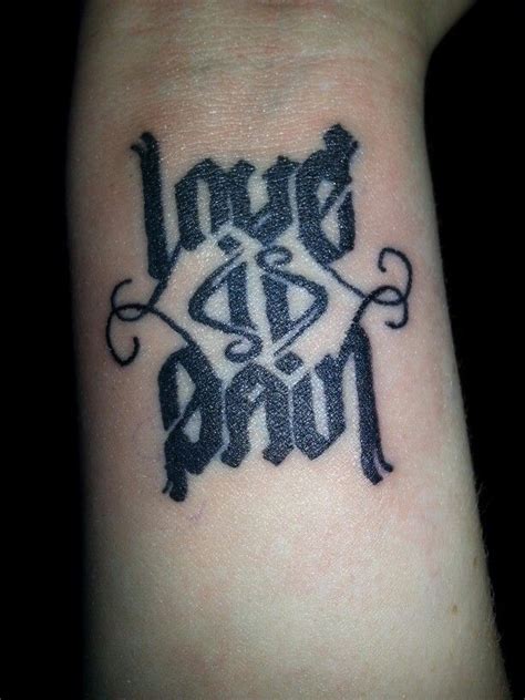 Alternativ Love Is Pain Tattoo