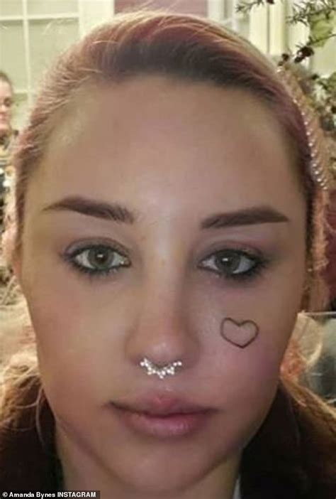 Amanda Bynes Got A Tattoo In The Middle Of Her Face It S Low Key Cute