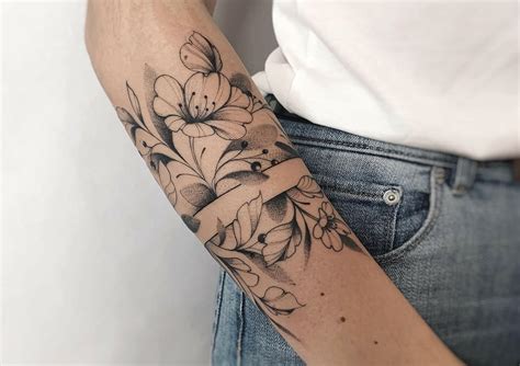 5 Beautiful Armband Flower Tattoo Ideas