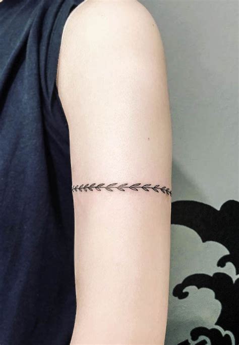 Top Armband Tattoo Designs for Women to Consider