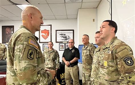 Army Looks To Incentives To Bolster Recruiter Ranks Bonuses Advancement