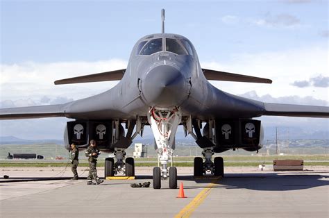 5 Facts About B1B Lancer Bomber