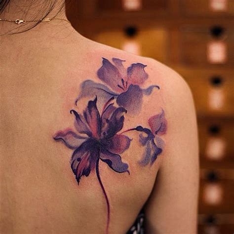 7 Beautiful Back Flower Tattoo Designs