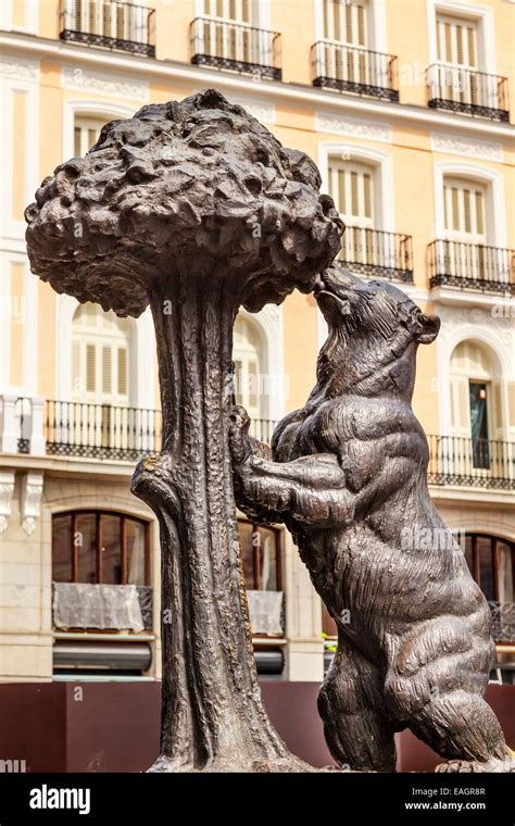 Bear And Mulberry Tree El Oso Y El Madrono Statue Symbol Of Madrid