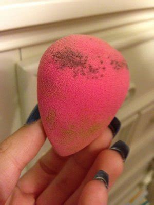 5 Ways to Prevent Mold on Your Beauty Blender