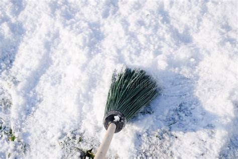 Best Broom To Sweep Snow At Gordon Talley Blog