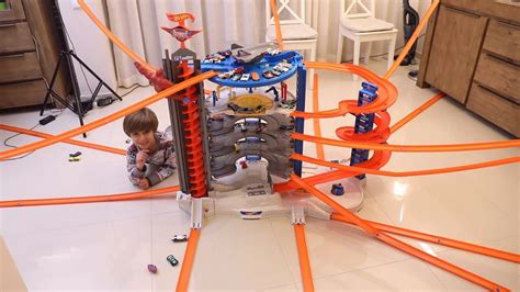 Biggest Hot Wheels Super Ultimate Garage Playset Toy Crazy Cool Youtube