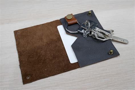 Card Holder with Key: Convenience at Your Fingertips