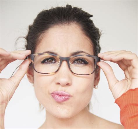 Choosing Eyeglass Frames For Women With Round Faces Can Be A Daunting Task Here Are Some Tips