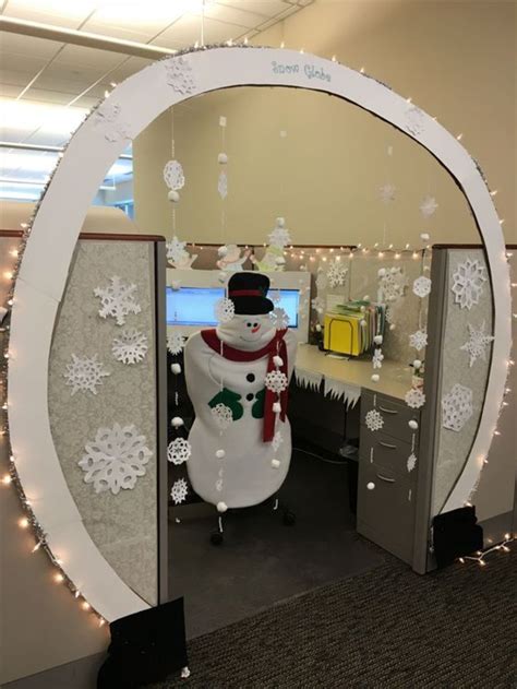 10 Christmas Cubicle Decor Ideas to Try This Year