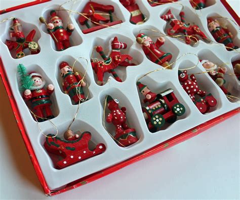 Miniature Christmas Decorations to Delight Your Holiday Season