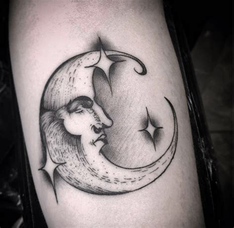 Crescent Moon Tattoo Meaning Symbolism Design Ideas Tattoogoto