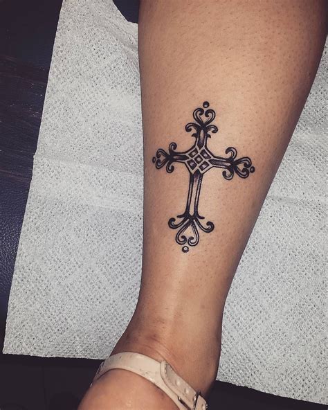 7 Unique Cross Tattoo Designs for Females