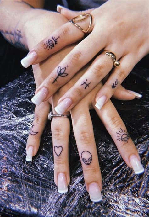 20 Cute Finger Tattoo Ideas for Women