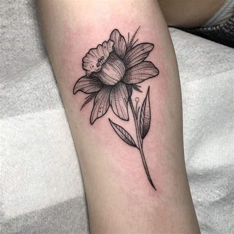 7 Daffodil Tattoo Designs to Brighten Up Your Day