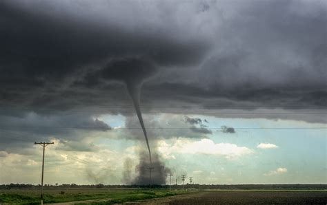 Dallas Tornado Damage 150 000 People Left Without Power As Twister