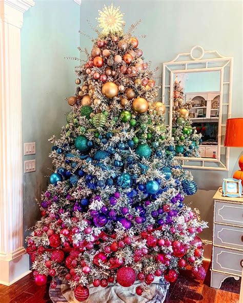 How to Decorate a Christmas Tree like a Pro