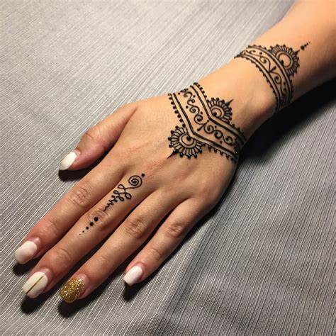 10 Henna Tattoo Designs to Inspire Your Next Ink