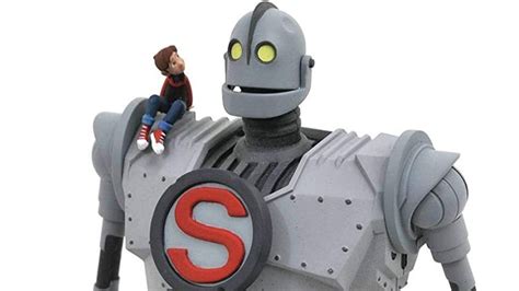 Diamond Select The Iron Giant Light Up Eyes Action Figure With Hogarth Mini Figure Hobbies