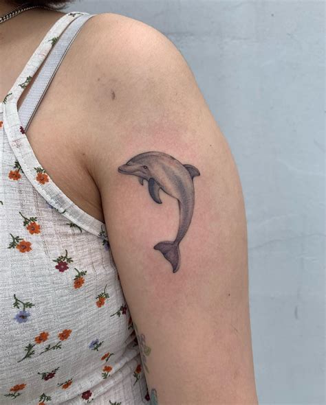 7 Meaningful Dolphin Tattoo Ideas