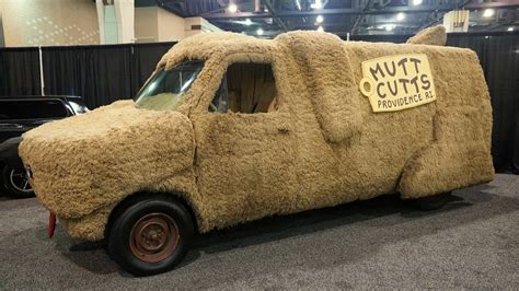 7 Iconic Features of the Dumb and Dumber Van